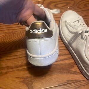 Adidas Advantage women’s sneakers